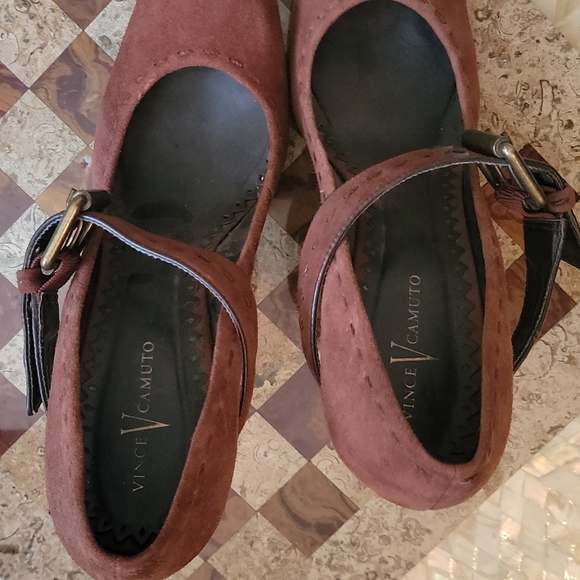 Vince Camuto - Picture 7 of 8